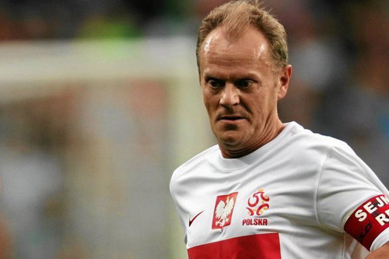 Czy Donald Tusk powróci wcześniej do Polski, by poprowadzić zjednoczoną opozycję do wyborów samorządowych?