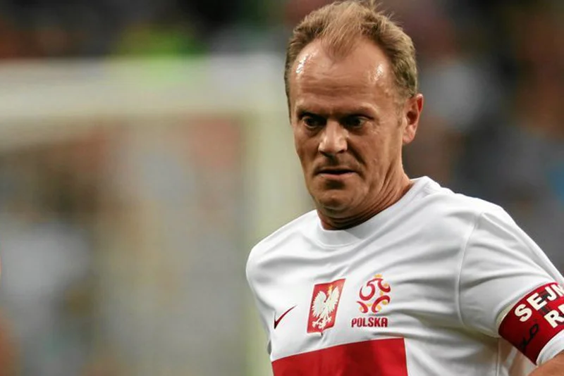 Czy Donald Tusk powróci wcześniej do Polski, by poprowadzić zjednoczoną opozycję do wyborów samorządowych?