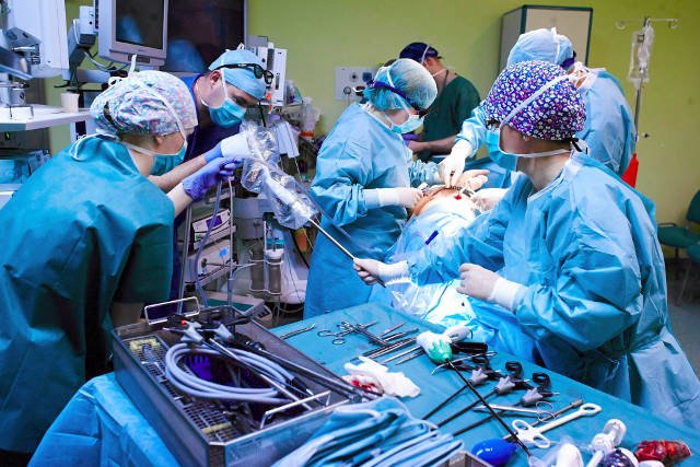 Część katolickich lekarzy chce tak zmienić prawo o transplantologii, by zabraniało ono pobierania organów od pacjentów, u których stwierdzono śmierć pnia mózgu