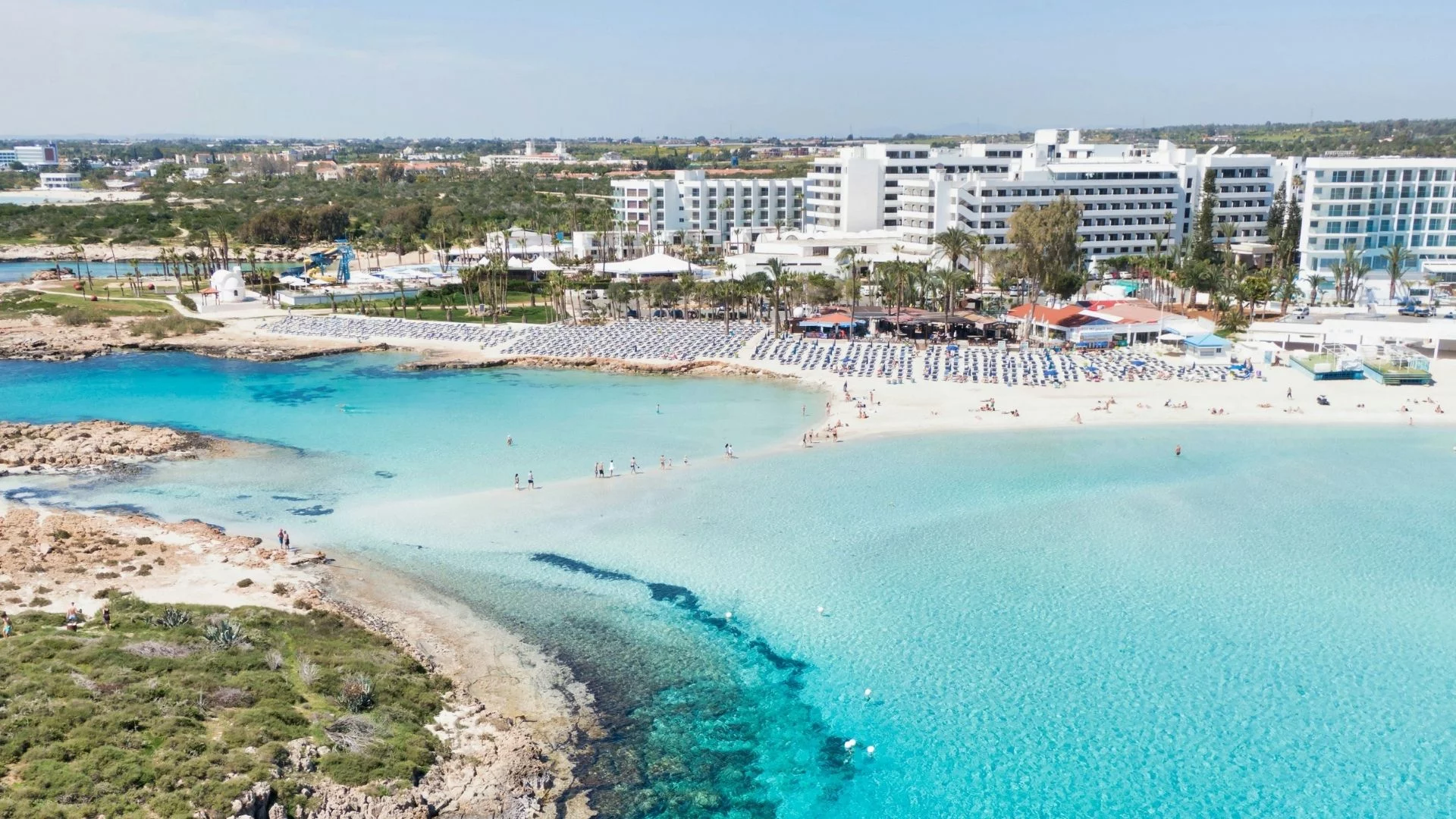 Plaża i kurorty w Ayia Napie na Cyprze