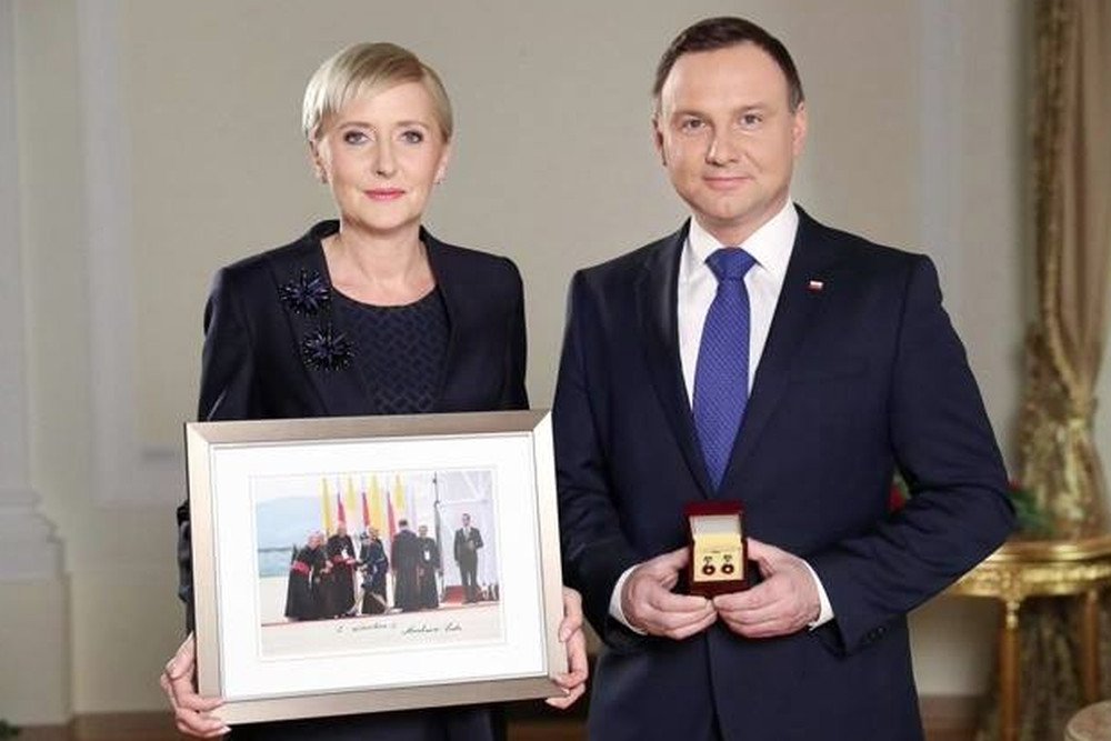 Zdjęcie, które oddała na licytacje  WOŚP Agata Duda osiągnęło 200 tys. złotych. Spinki do mankietu prezydenta Andrzeja Dudy "tylko" 6.7 tys.