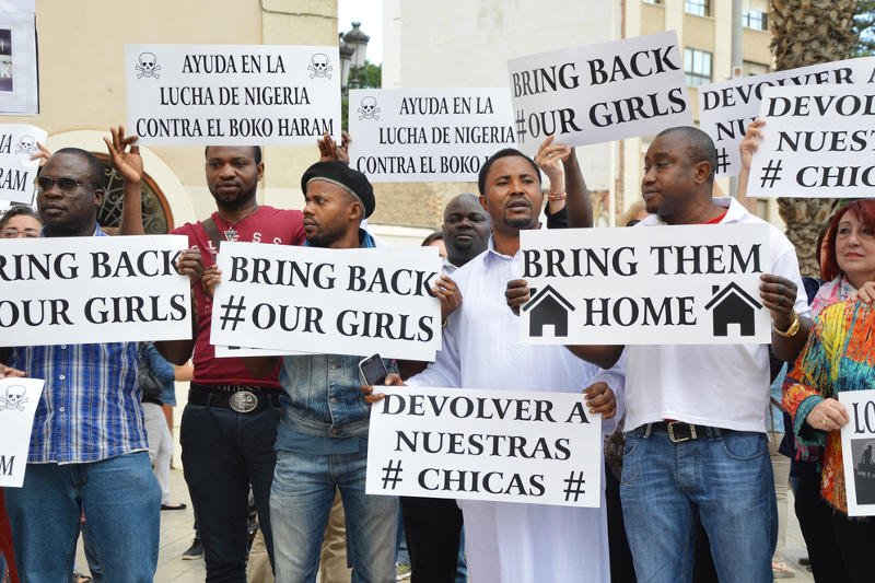 Ponad rok temu doszło do porwania grupy nigeryjskich dziewcząt.