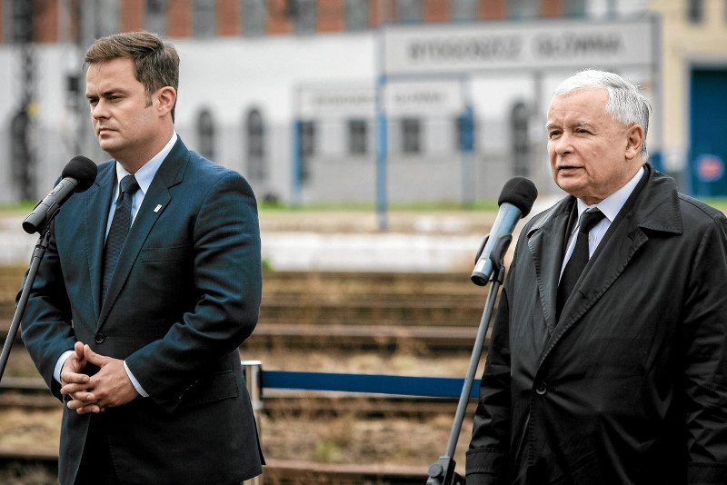 Trzej posłowie: Adam Hofman, Mariusz A. Kamiński i Adam Rogacki, zostali wyrzuceni z PiS