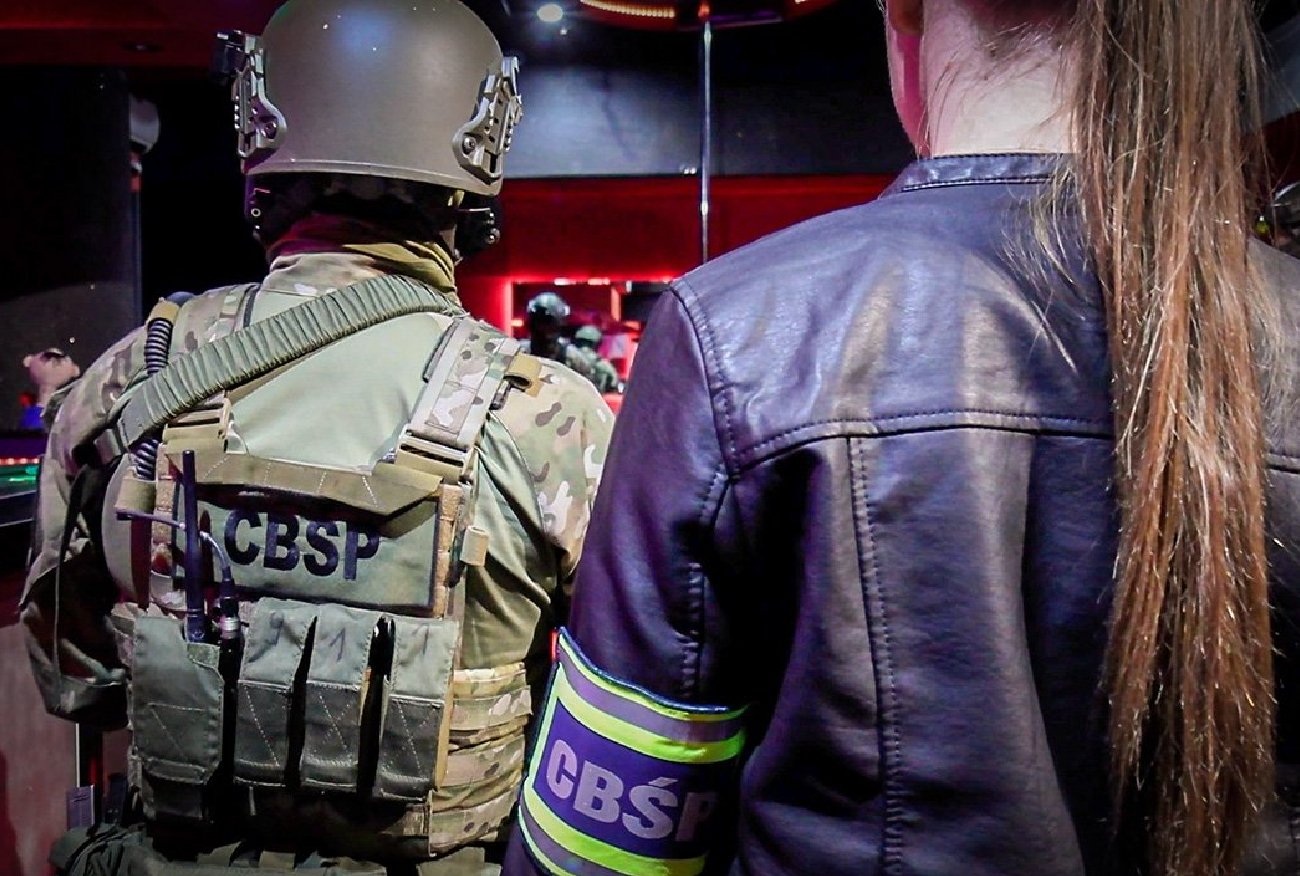 Wielka akcja służb w całej Polsce. Wtargnęli do klubów go-go