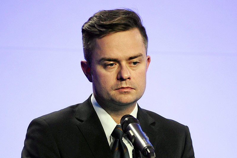 Adam Hofman zaliczył już naprawdę wiele wpadek i okazywał się dotąd niezatapialny. Czy piątkowe zawieszenie w prawach członka PiS zakończy jego karierę?