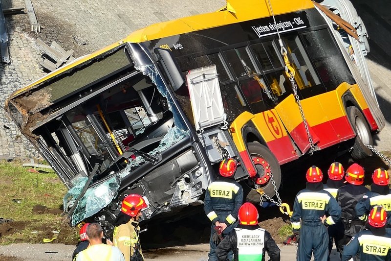 Prokuratura bada sprawę wypadku autobusu linii 186 w Warszawie.