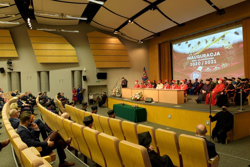 Wiceminister edukacji i nauki przyznał, że studia stacjonarne mogą być możliwe dopiero w trakcie letniej sesji.