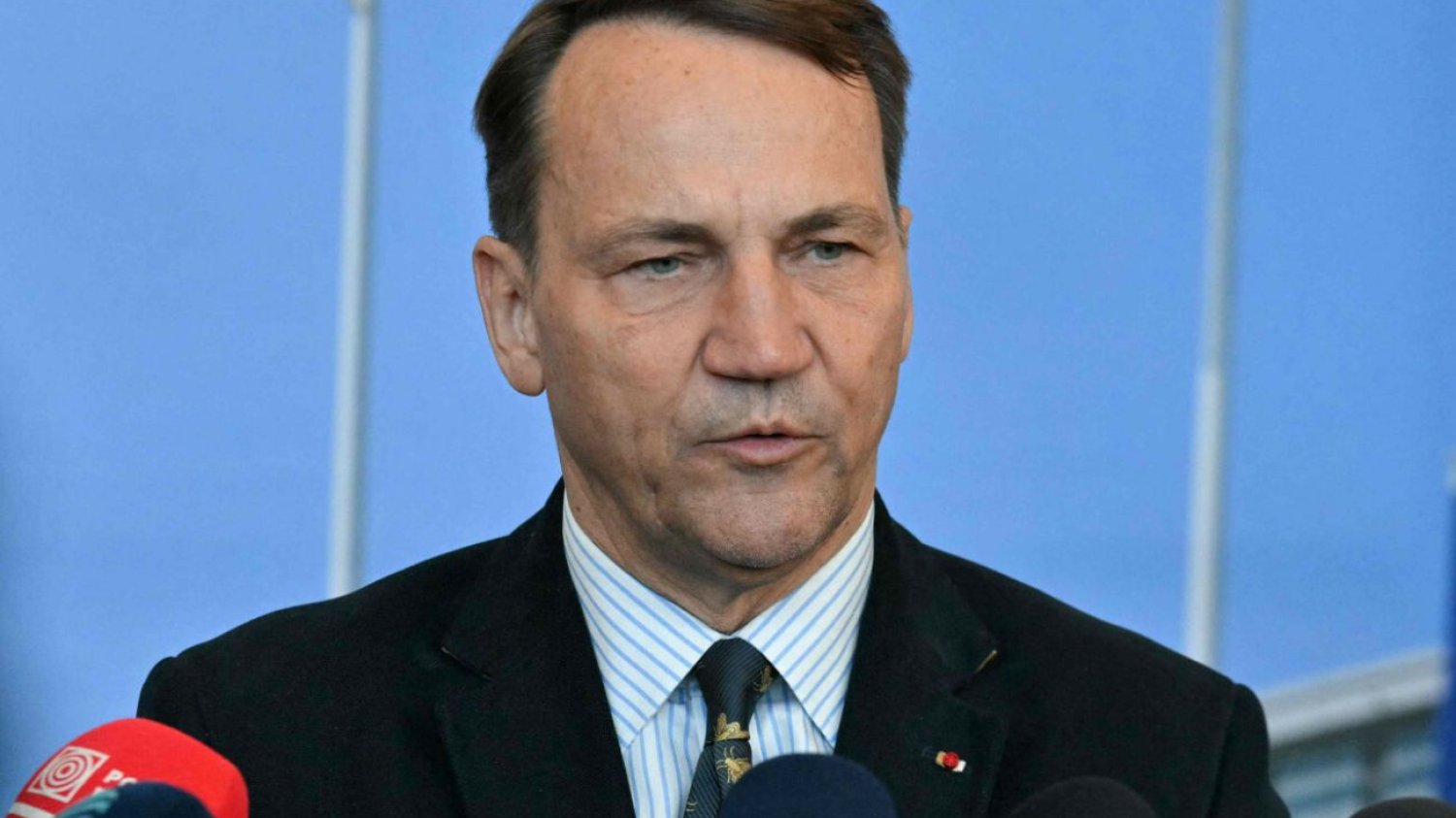 Donald Trump złożył tę ważną deklarację. Potwierdza to Sikorski. Trump deklaruje, że artykuł 5. NATO obowiązuje. Sikorski potwierdza.