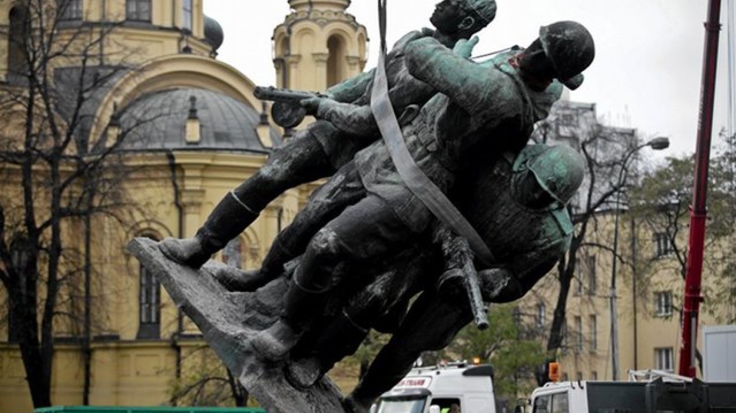 Pomnik "czterech śpiących" może nigdy nie wrócić na warszawską Pragę