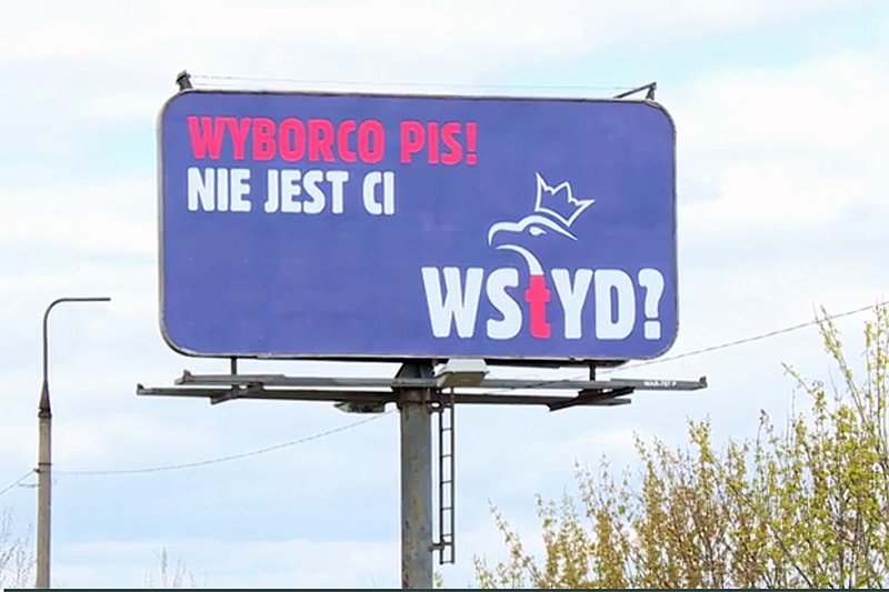 Na jednej z wylotówek z Warszawy zawisły billboardy z trudnym pytaniem skierowanym do wyborów PiS.