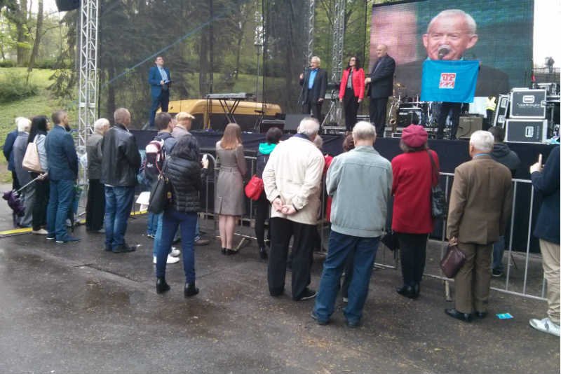 Dzisiaj SLD jest cieniem samego siebie. Na zdjęciu Leszek Miller podczas Pikniku Europejskiego z okazji Święta Pracy.