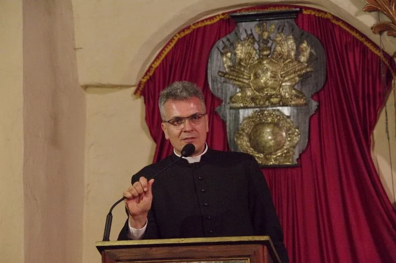ks. Rafał Michalak z parafii polskokatolickiej w Gdańsku: – Nikogo nie potępiamy.