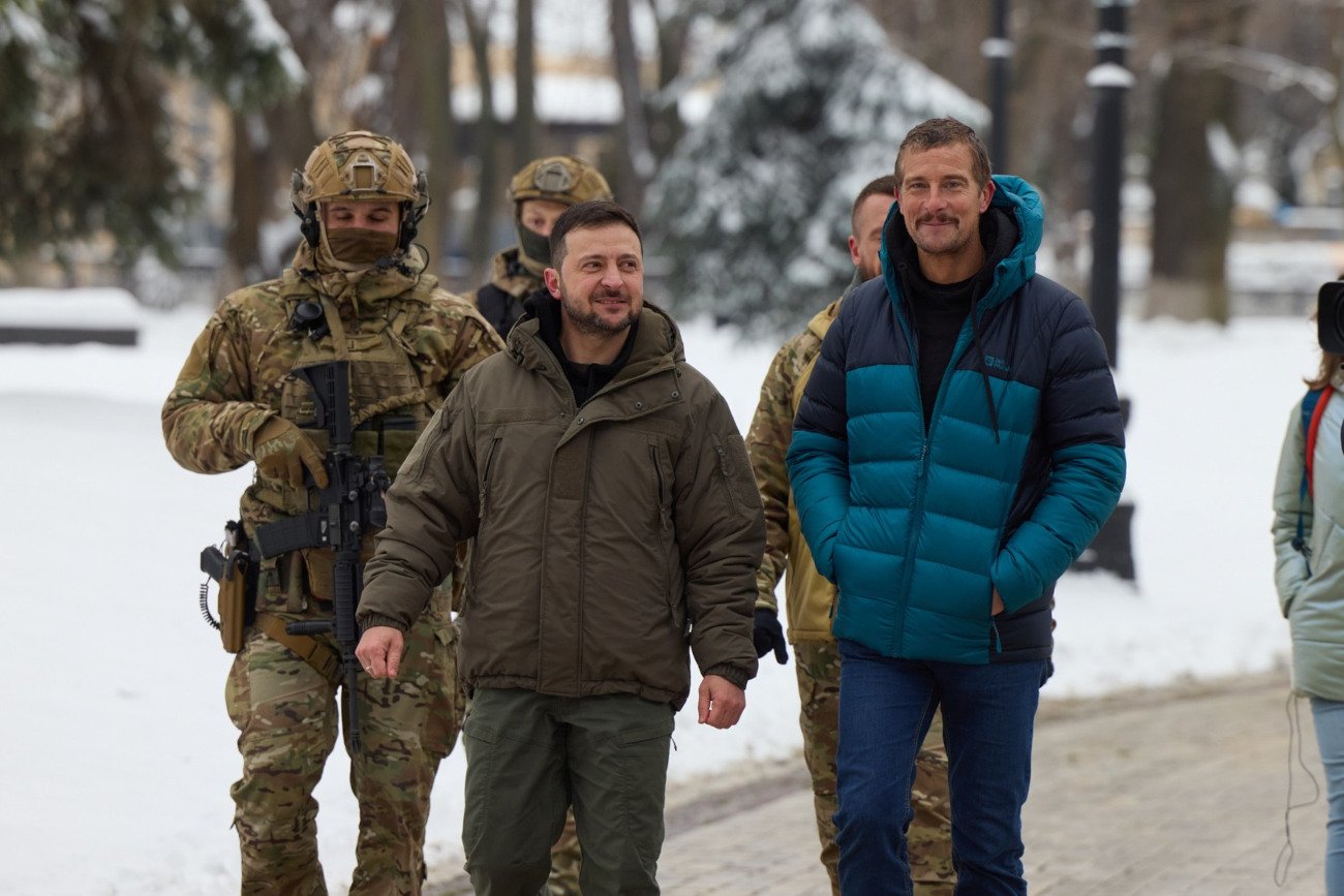 Bear Grylls spotkał się z Zełenskim. Robi program o przetrwaniu Ukraińców