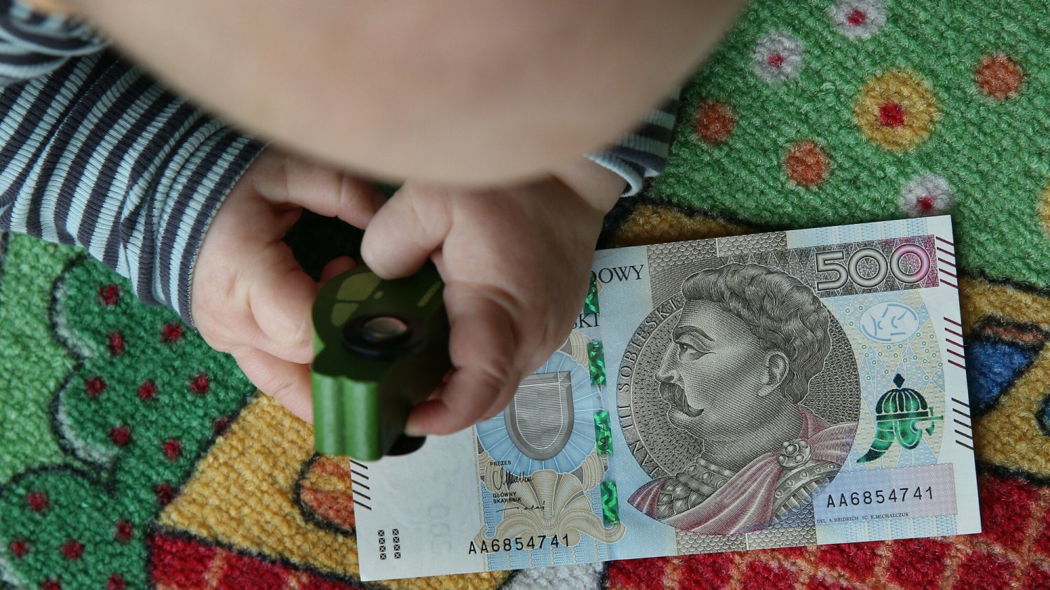 1000 zł dla rodziców. Zmiany w świadczeniu rodzicielskim dla rodziców wcześniaków Świadczenie rodzicielskie to 1000 zł miesięcznie. Co się zmieni w 2025 roku?