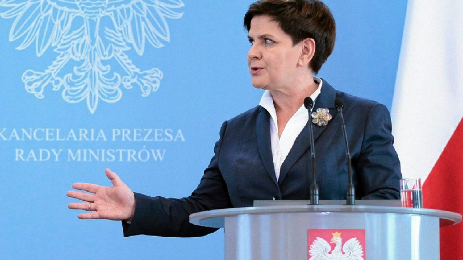 Beata Szydło z pompą obwieściła nowy program rządowy Mieszkanie plus. Jej wiceminister ujawnił, że z programu powstaną nie tylko bloki, ale też domy jednorodzinne.