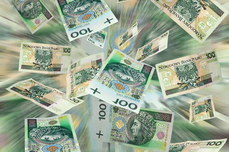 Średnie pensja w Polsce już dobiła do 3900 złotych. Dane GUS z września