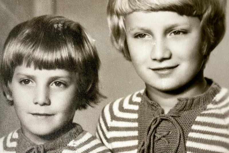 Rafał Królikowski dodał wyjątkowe zdjęcie z dzieciństwa z bratem Pawłem Królikowskim, wspominając go w pierwszą rocznicę śmierci.