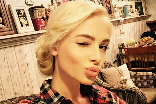 Niektóre z gwiazd Instagrama zdobyły popularność dzięki nienagannej, wręcz idealnej urodzie. Jednak nie zawsze takie były...