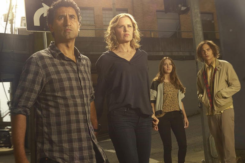 Głównymi bohaterowie są członkowie rodziny, którzy na początku mają do siebie wiele pretensji.