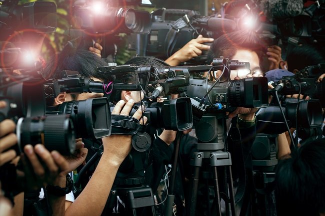 Terroryzm, ataki terrorystyczne, terroryści oraz działania obronne i niszczące to zjawiska, które są najczęstszym tematem mediów.