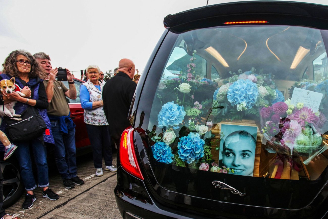 Pogrzeb Sinéad O'Connor. Tłum fanów przybył, aby pożegnać artystkę