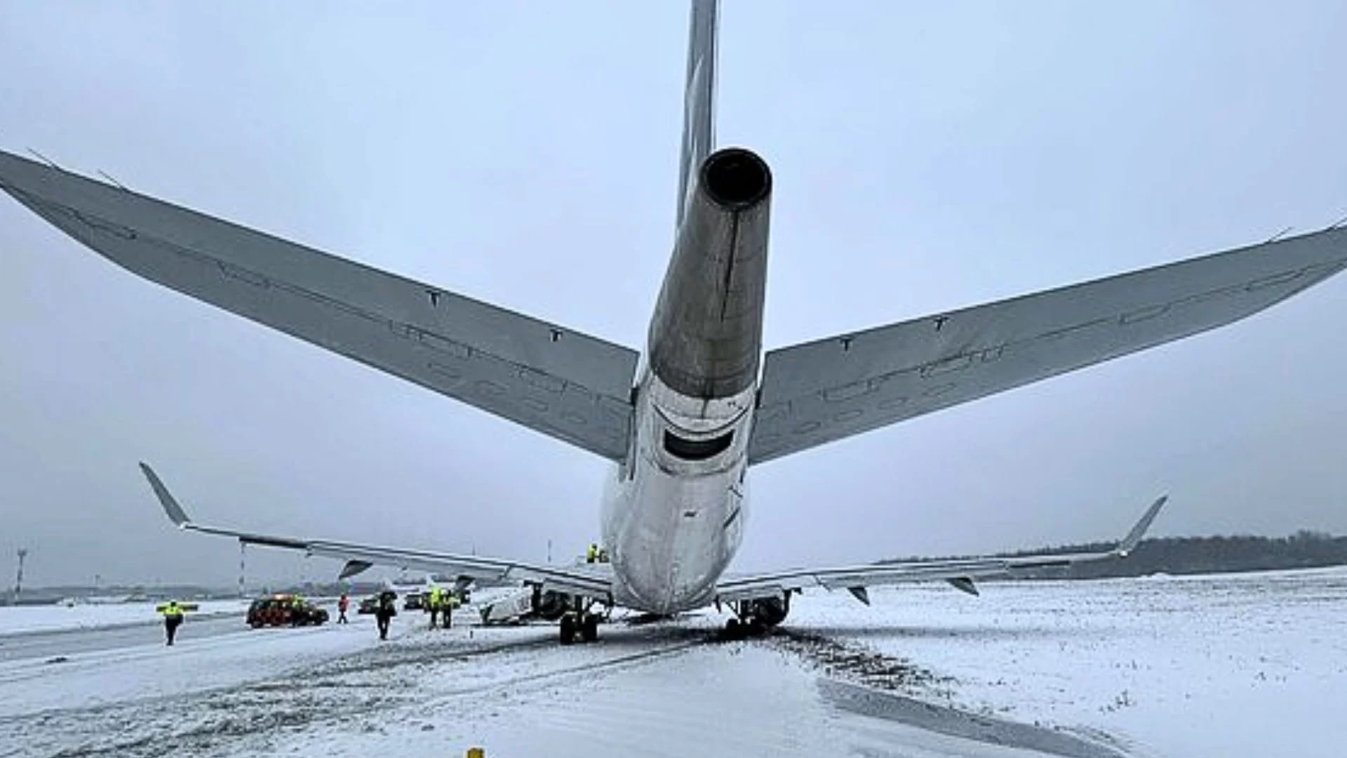 Samolot LOT-u wypadł z pasa w Wilnie. Na pokładzie było 67 osób, wszyscy są cali Samolot PLL LOT wypadł z pasa na lotnisku w Wilnie
