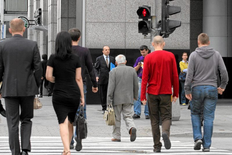 Za przejście na czerwonym świetle grozi nam kara w wysokości 100 złotych