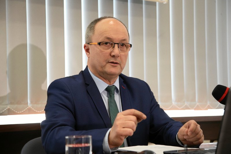 Jerzy Sołtysiak był zachodniopomorskim kuratorem oświaty. Startował na wójta gminy Widuchowa.