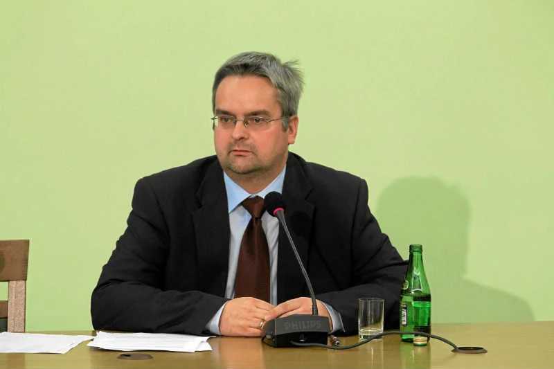 Wojciech Czuchnowski krytycznie ocenia posunięcia Antoniego Macierewicza.