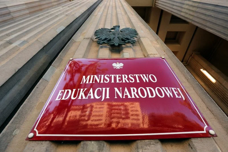 Ilu uczniów chodzi w Polsce na religię i etykę? Ilu mamy nauczycieli religii? – grupa posłów Lewicy próbowała dowiedzieć się w MENiN.