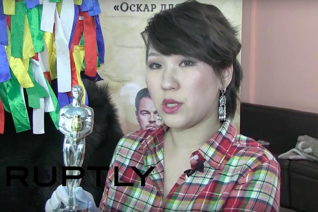 Srebrna statuetka pocieszenia dla Leonardo.