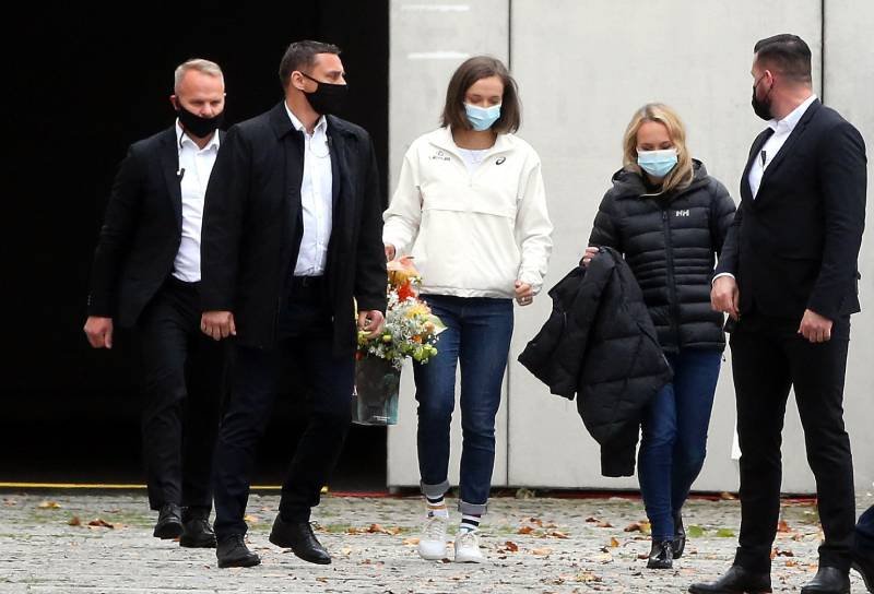 Świątek odebrała od prezydenta Złoty Krzyż Zasługi. Duda zakażony koronawirusem. Świątek na kwarantannie?