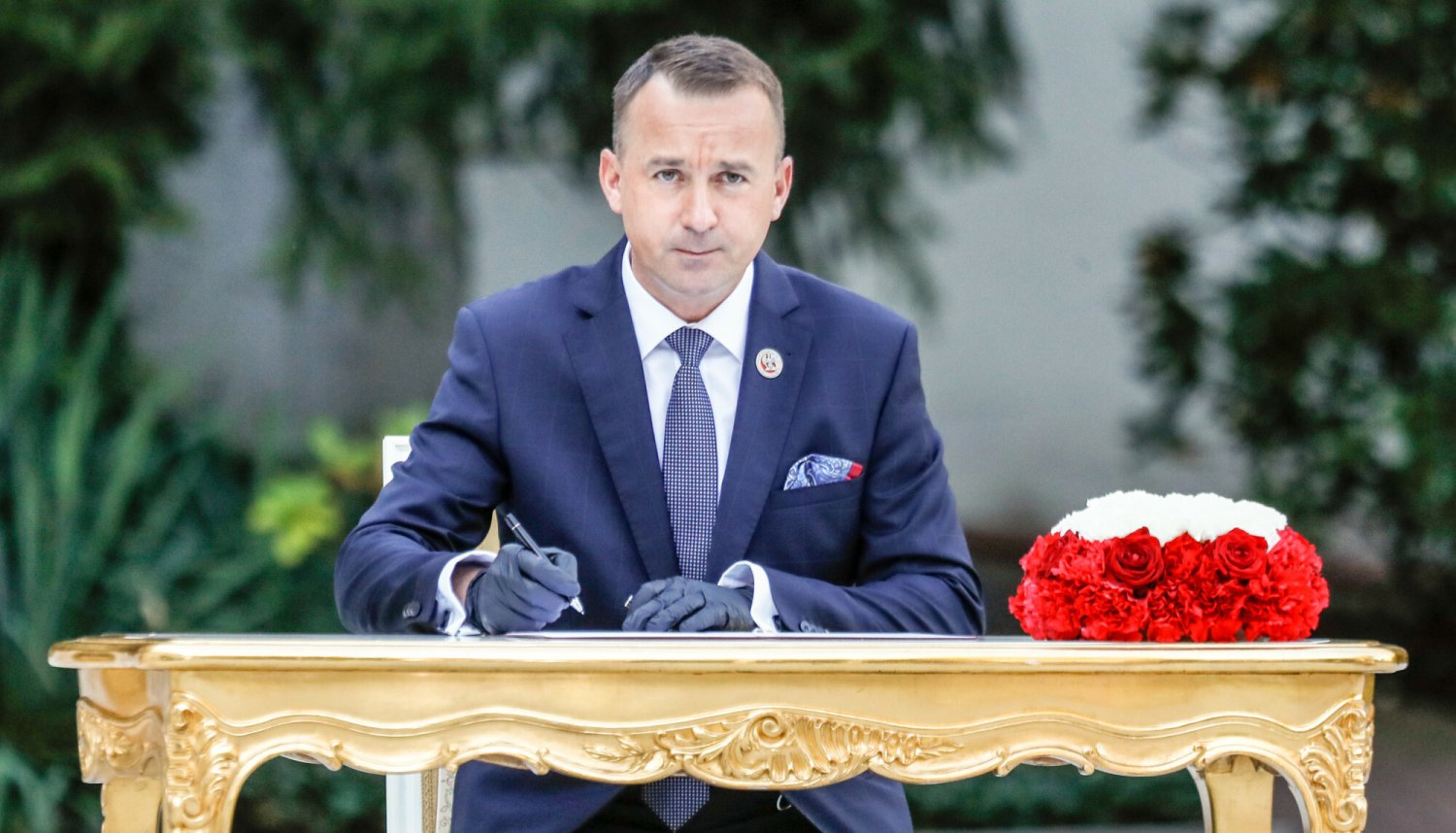 Kaczyński osobiście żądał jego dymisji. Minister od donosu na listach PiS.