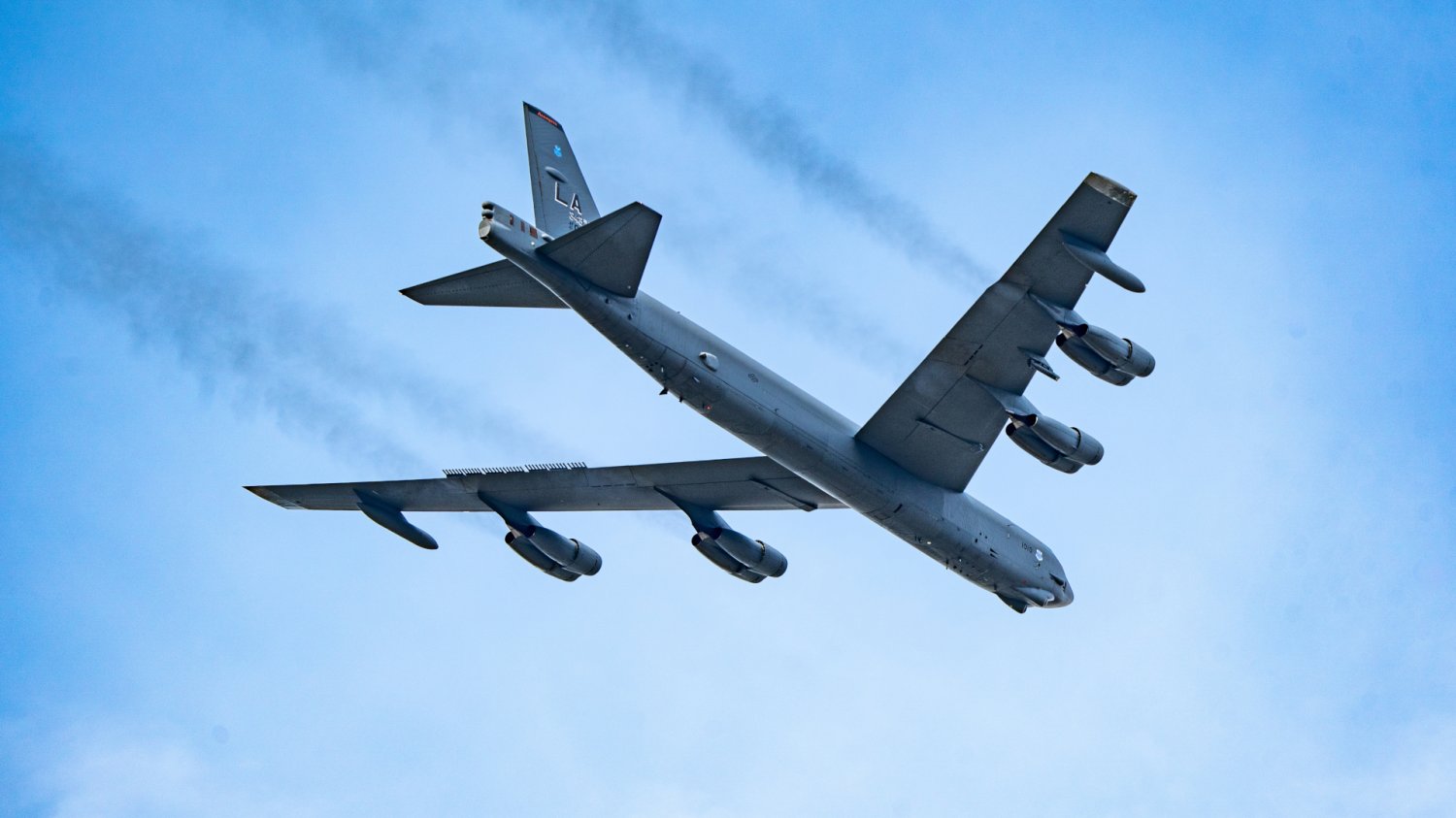Bombowiec B-52 Stratofortress w locie