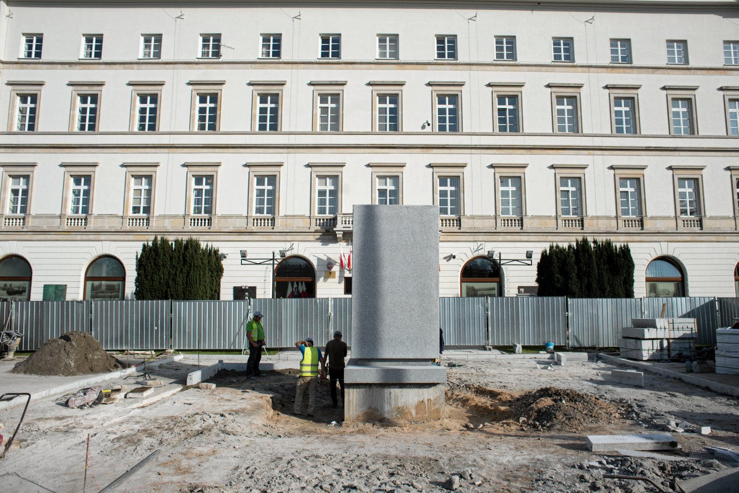 Trwa budowa pomnik Lecha Kaczyńskiego w Warszawie. Stanie na pl. Piłsudskiego