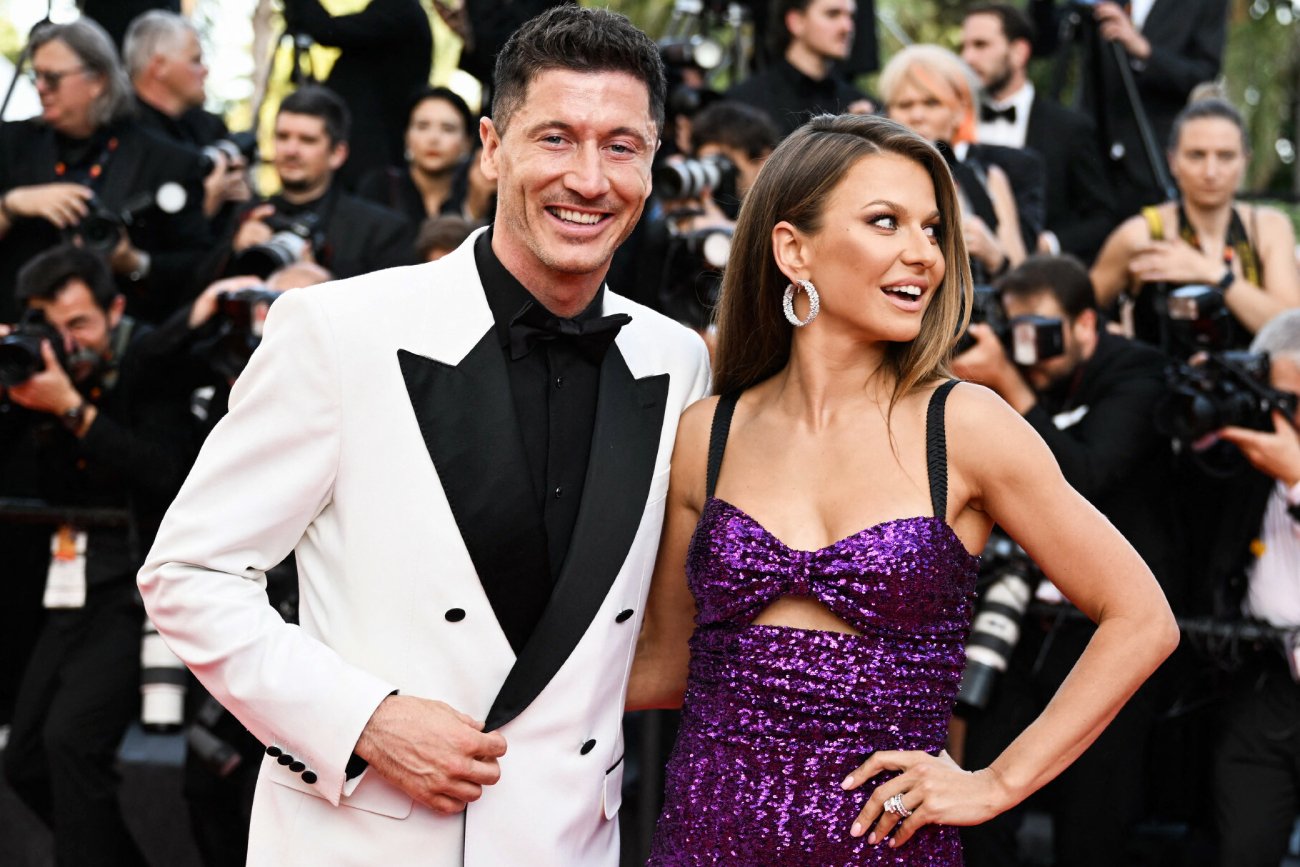 Wszystkie oczy na Lewandowskich w Cannes. Garnitur w stylu Elvisa Presleya