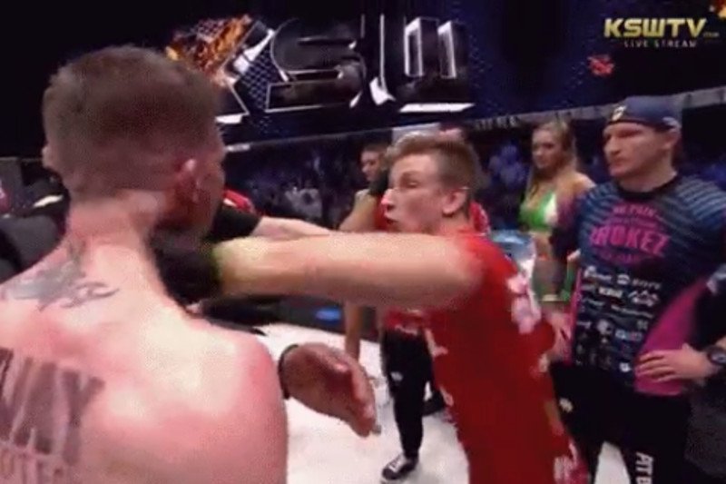 Pojedynek między Parke i Gamrotem zakończył się przepychanką i potężnym ciosem w szczękę Irlandczyka.