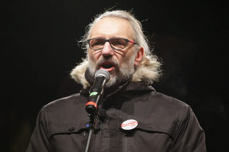 "Drogie KODerki i drodzy KODerzy! TAK! Podjąłem decyzję. Będę kandydował na Przewodniczącego Zarządu Regionu Mazowsze".