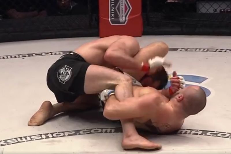 Po raz pierwszy w karierze, Mamed Khalidov przegrał swój pojedynek.