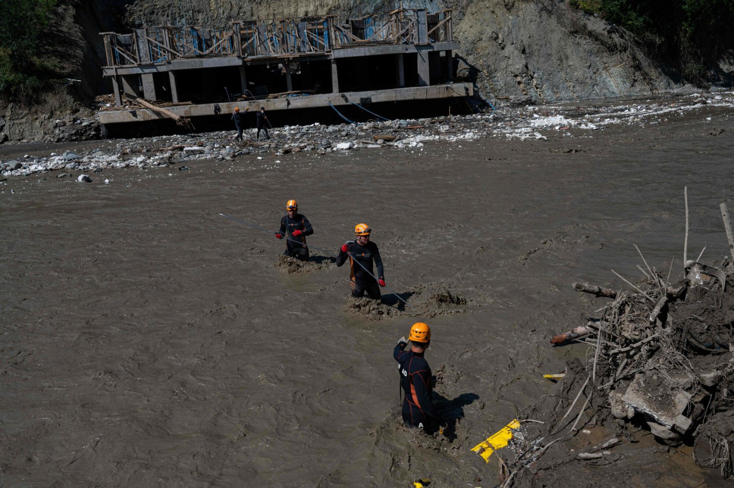 W Turcji wciąż trwa akcja poszukiwawcza w związku z ogromnymi powodziami, jakie nawiedziły cztery prowincje na północy kraju.