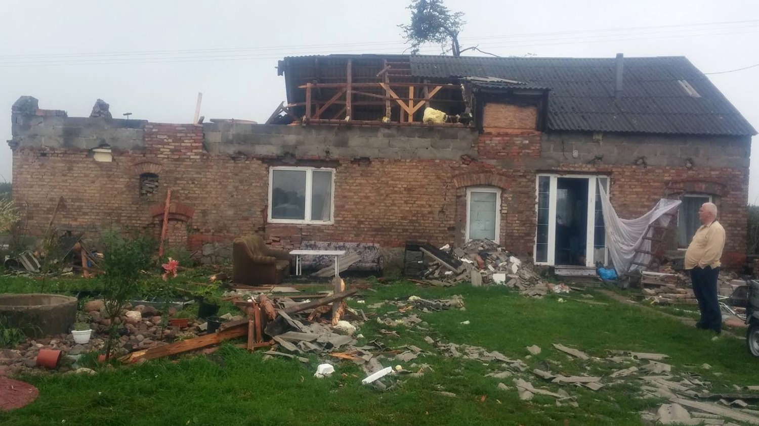 Nawałnica w kilka minut zniszczyła dom rodziny Mikołajskich.