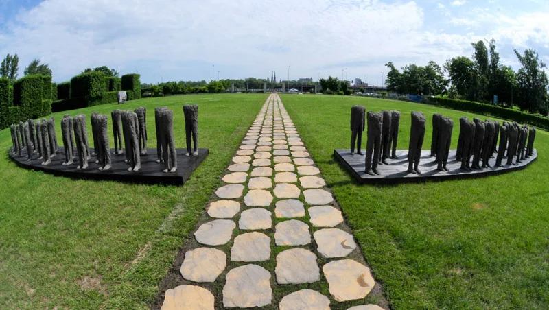 Magdalena Abakanowicz, "Bambini", instalacja