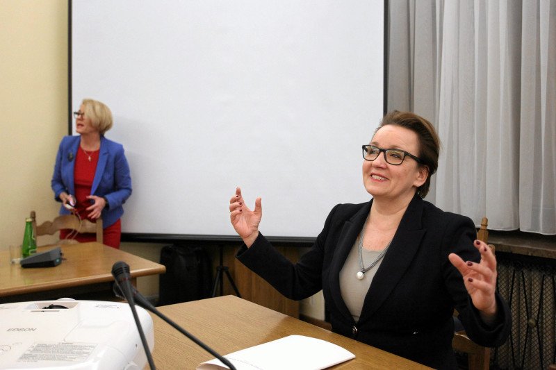 Dopuszczenie pod głosowanie wniosku o referendum szkolne to kolejna zagrywka ze strony PiS-u.