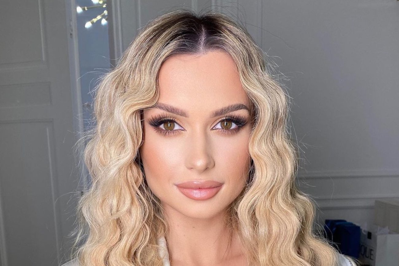 Wersow z Ekipy Friza tłumaczy się z użycia francuskiego logo.