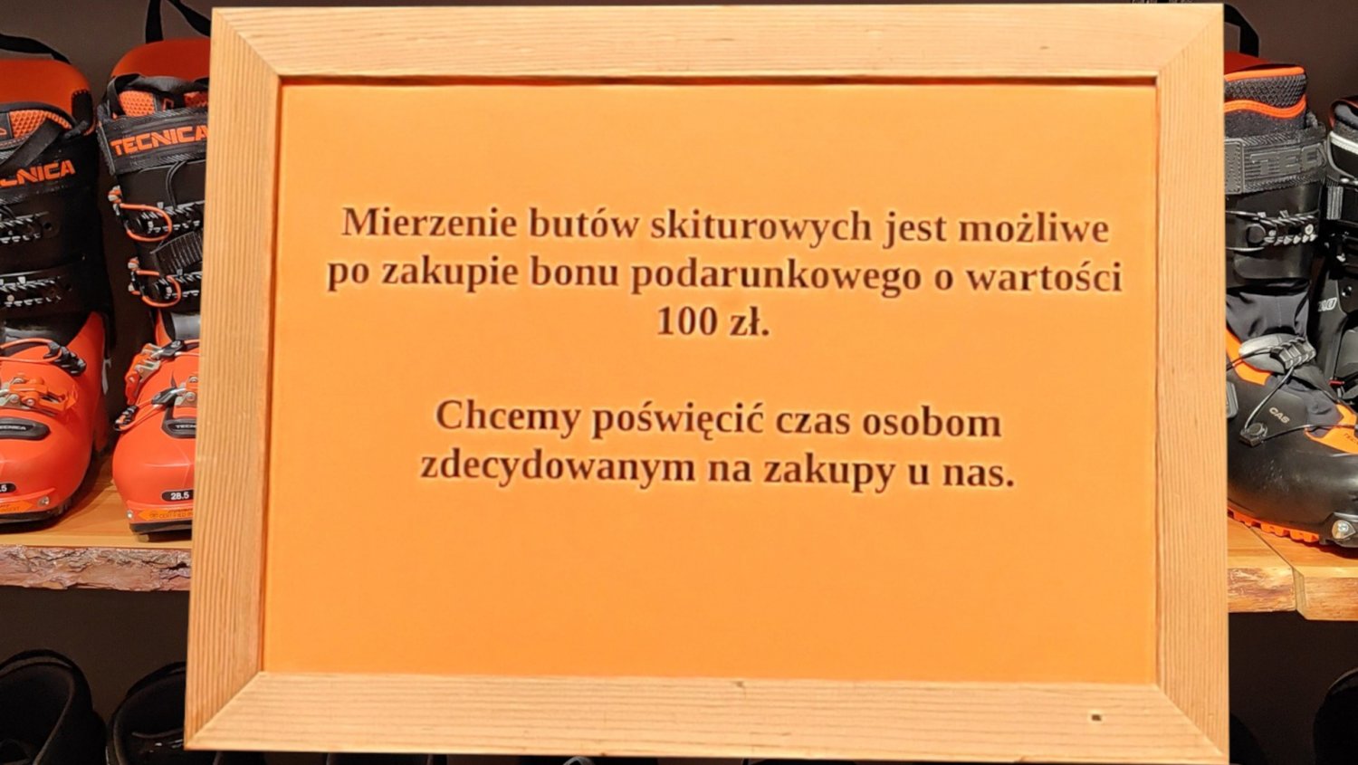 100 zł za przymierzanie butów w sklepie. Wbrew pozorom nie wszyscy to hejtują
