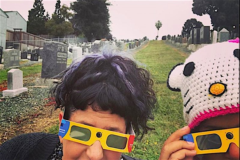 Cmentarz trójwymiarowy – czy ciebie również to bawi?