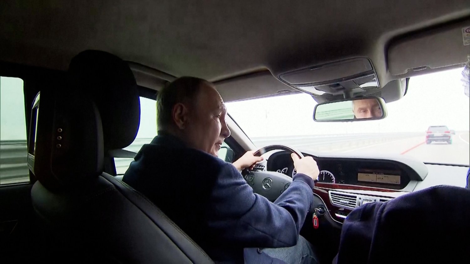 Władimir Putin odbył przejażdżkę po Moście Krymskim.
