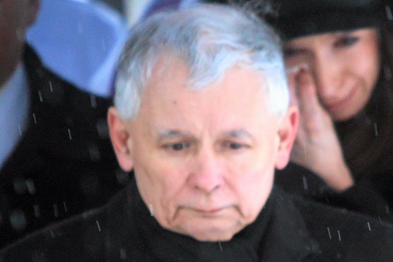 Jarosław Kaczyński odejdzie z polityki? Wiceprzewodniczący PiS, Mariusz Kamiński przekonuje, że takie dywagacje są teraz nie na miejscu, bo prezes PiS potrzebuje teraz chwili spokoju.