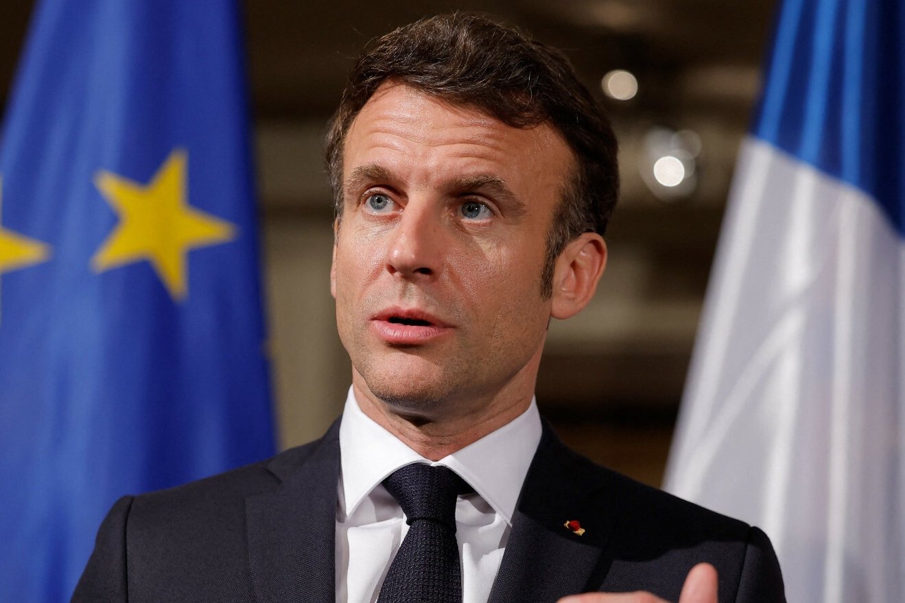 Prezydent Francji znów wypowiedział się kontrowersyjnie o Ukrainie i Rosji.