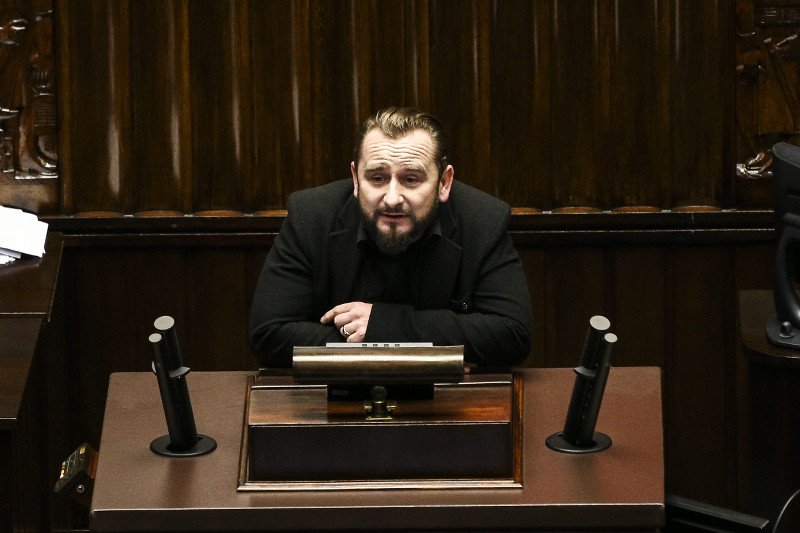 Poseł Liroy-Marzec będzie promował antyszczepionkowców?